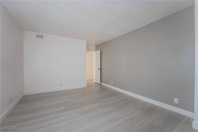 Building Photo - 3151 N Soaring Gulls Dr
