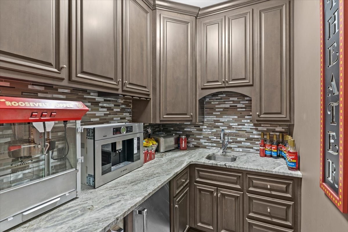 Building Photo - 200 Asphodel Dr