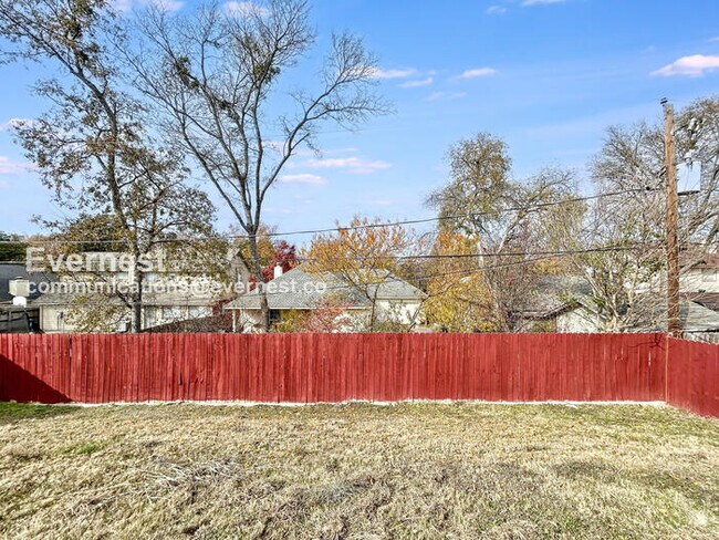 Building Photo - 1413 Avenue A