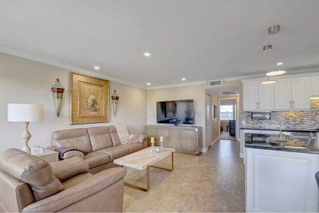 Building Photo - 4028 Newcastle B