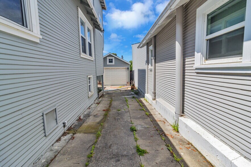 Building Photo - 4431 Penniman Ave