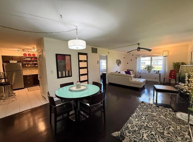 Building Photo - 1950 N Andrews Ave