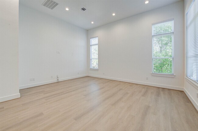 Building Photo - 1823 Prospect St