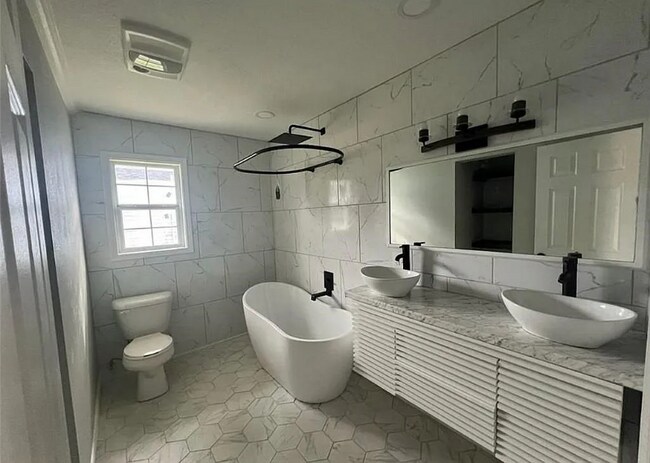 Building Photo - 207 S Bowers Ave