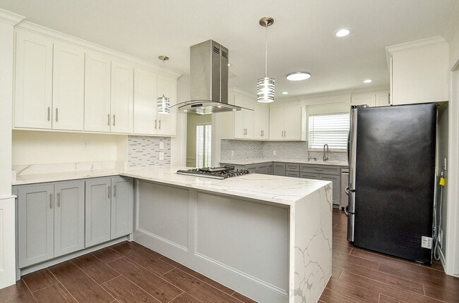 Building Photo - 15614 Dawnbrook Dr
