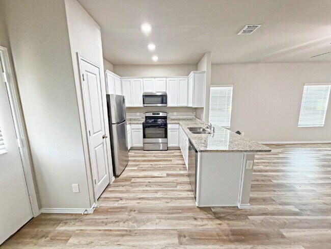 Building Photo - 135 Damon Dv