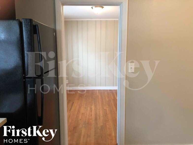 Building Photo - 901 Elizabeth Dr