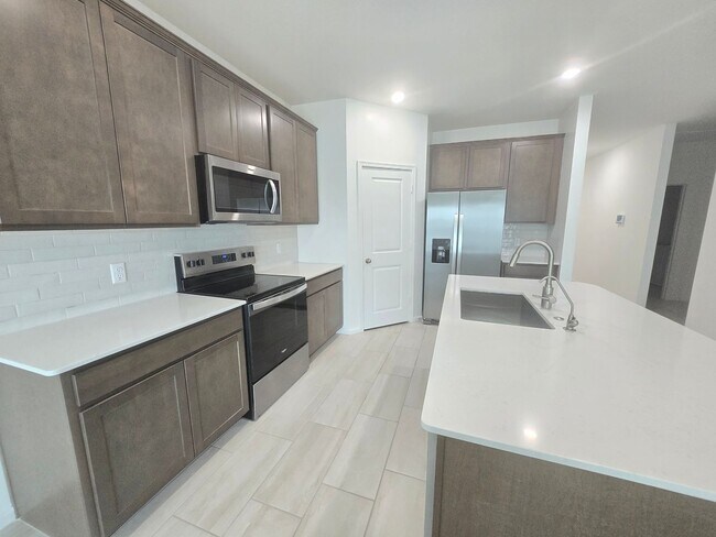 Building Photo - New Build 4 bed/3 Bath Home