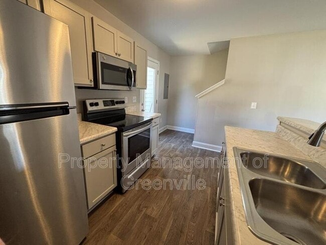 Building Photo - 121 Rubin Ave