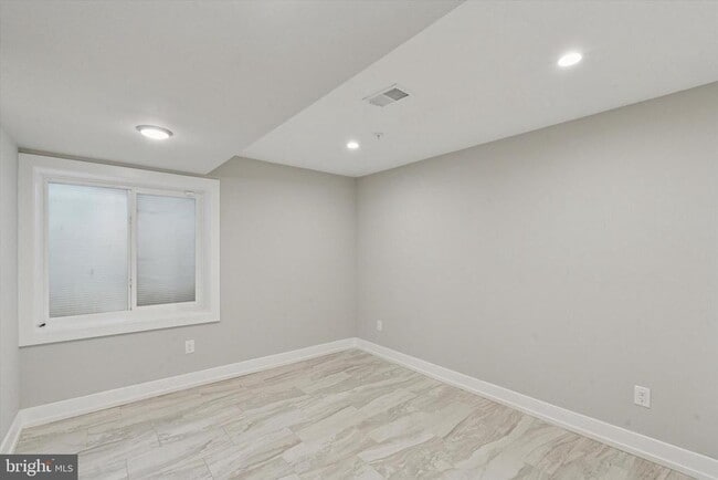 Building Photo - 2138 N Randolph St