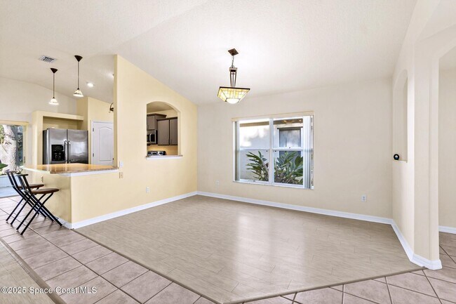 Building Photo - 960 Villa Dr
