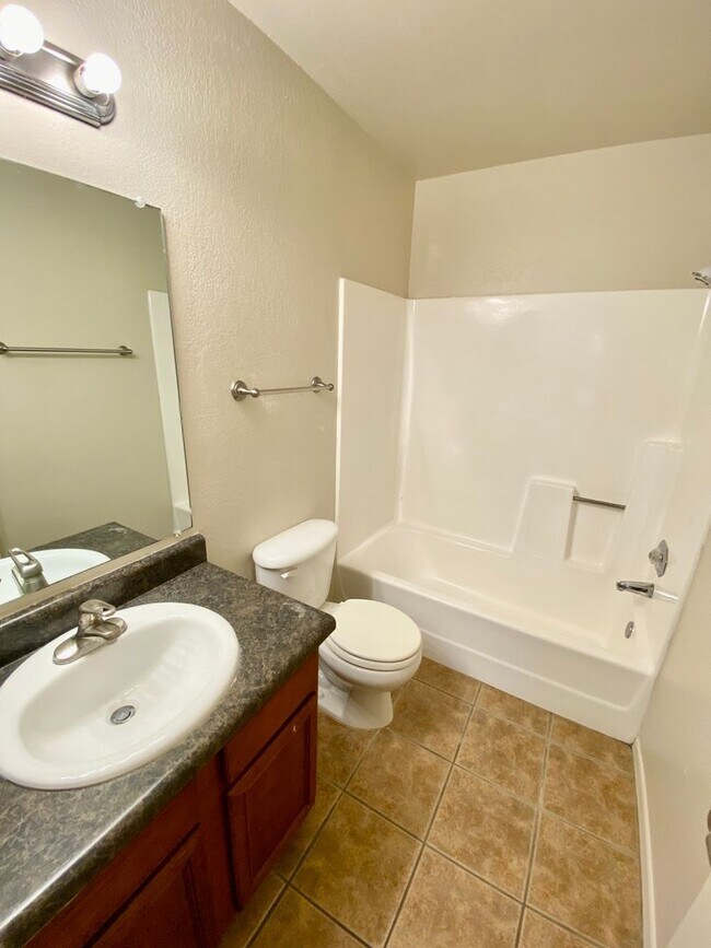 Building Photo - 3 Bedroom 2 Bathroom in Scottsdale