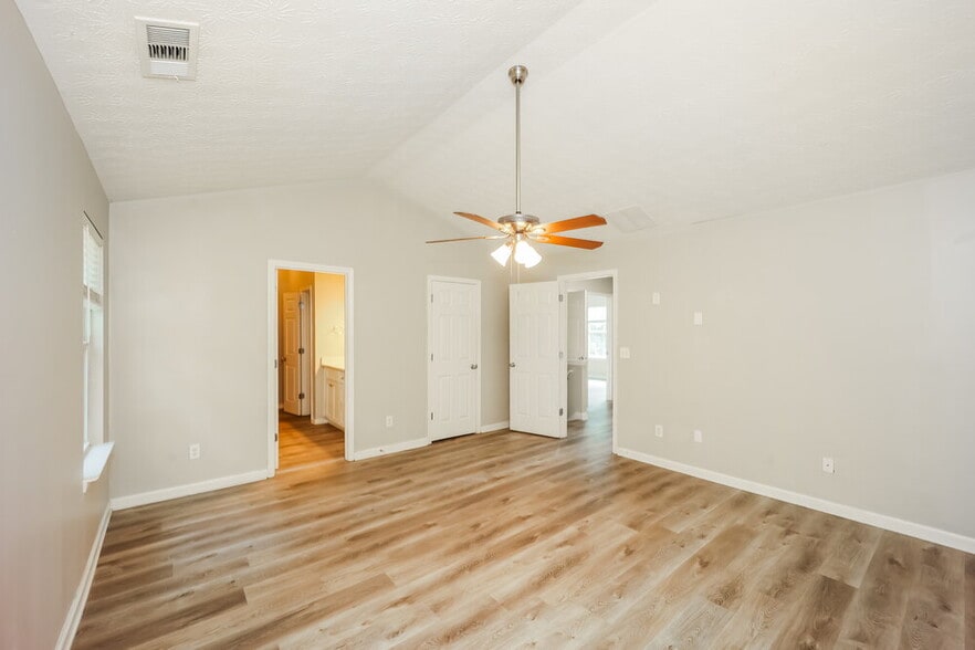 Building Photo - 9422 Lakeview Rd