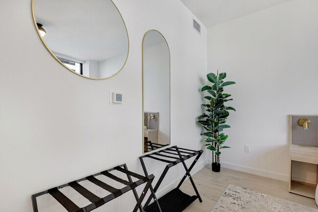 Building Photo - 36 NE 2nd St