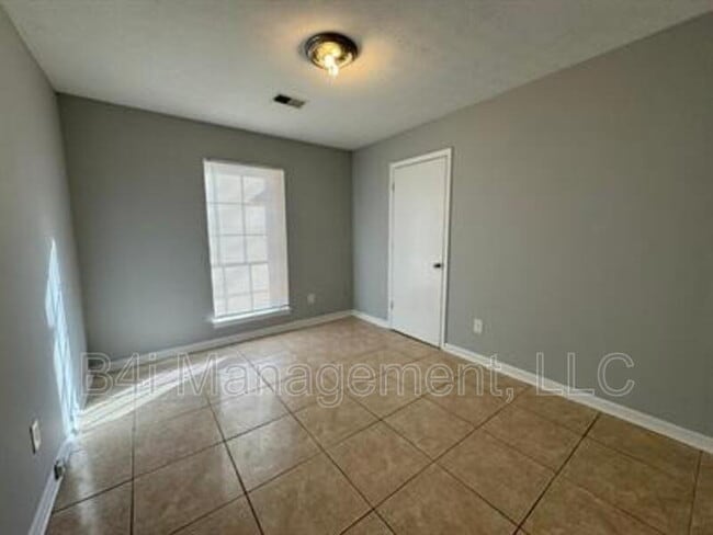 Building Photo - 8103 Creekstone Ct