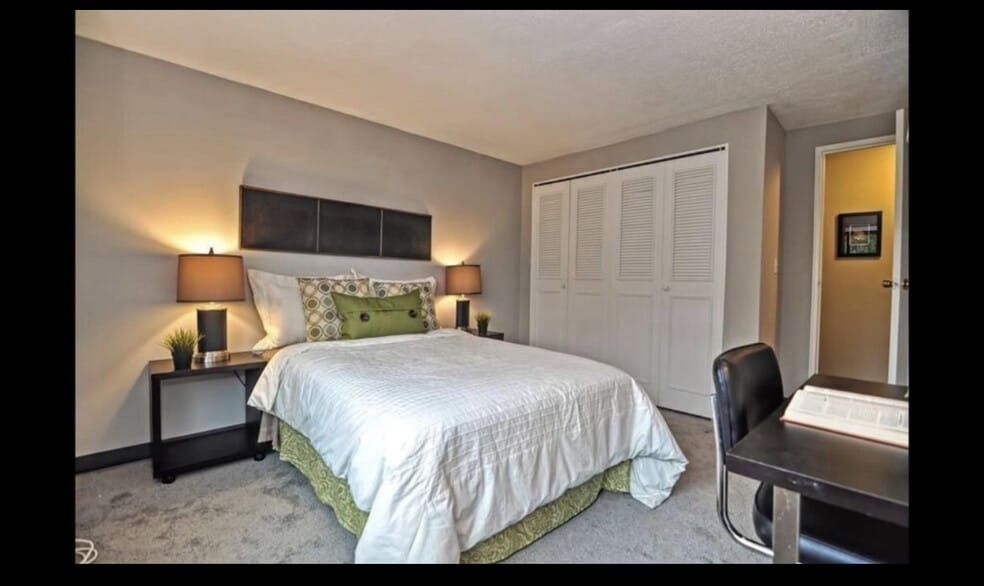 Building Photo - 688 Boston Post Rd E