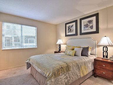 Building Photo - 2750 Somerset Park Cir
