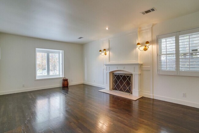 Building Photo - Beautiful 4 Bed/4 Bath Family Home w/pool - Upcoming and available in April!