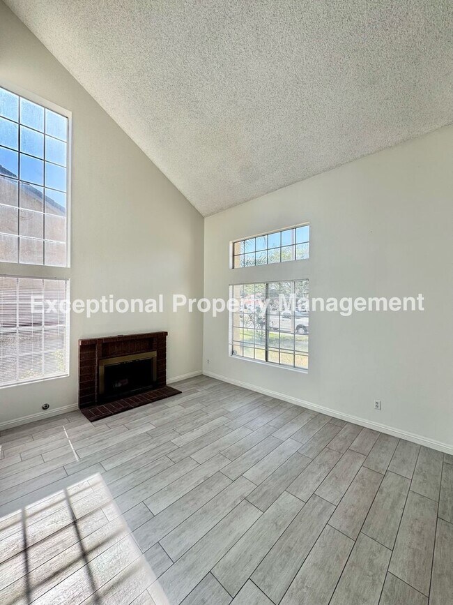 Building Photo - Ready to move in 3 bed 3 bath home!