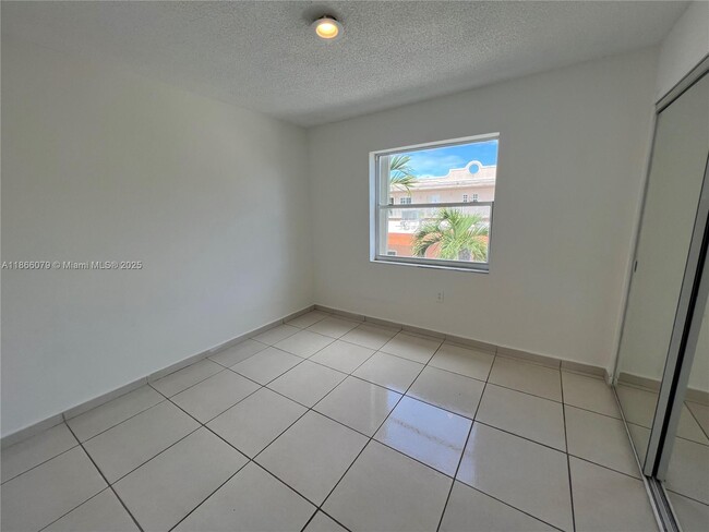 Building Photo - 1661 SW 3rd St