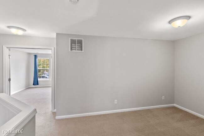 Building Photo - 3 br, 2.5 bath Townhome - 43 Shire Ct