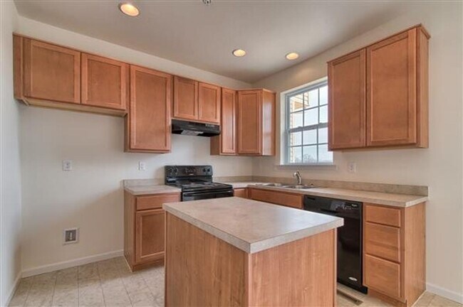 Building Photo - 1241 Ledge Dr