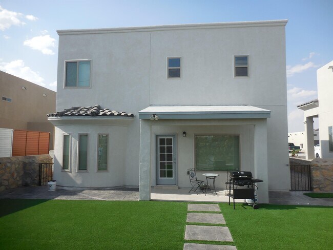 Building Photo - 12880 Haxby St