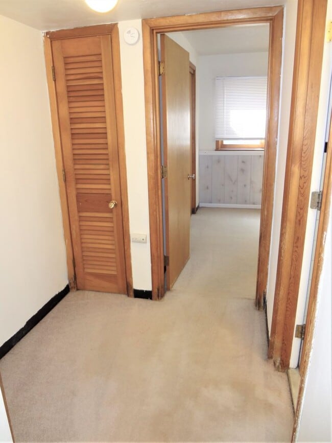 Building Photo - Cozy 1 Bedroom Apartment off East Campus