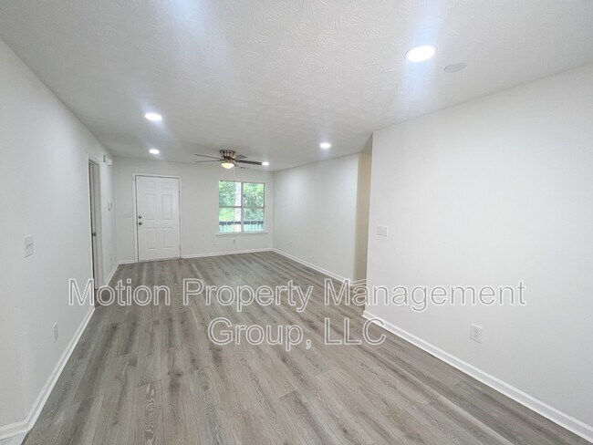 Building Photo - 7155 Pineneedle Dr SW
