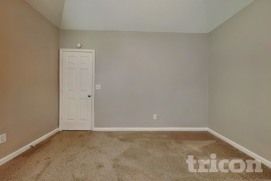 Building Photo - 496 Birchwood Dr