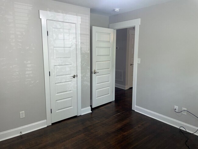 Building Photo - RENT SPECIAL - 1/2 OFF FIRST FULL MONTH'S ...