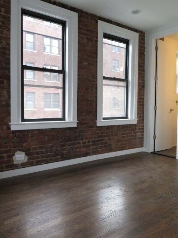 Building Photo - 684 Riverside Dr