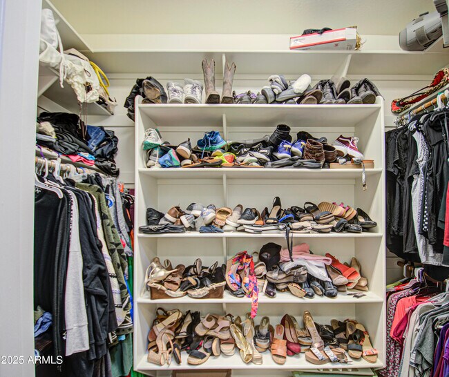 Building Photo - 3016 N Glenview