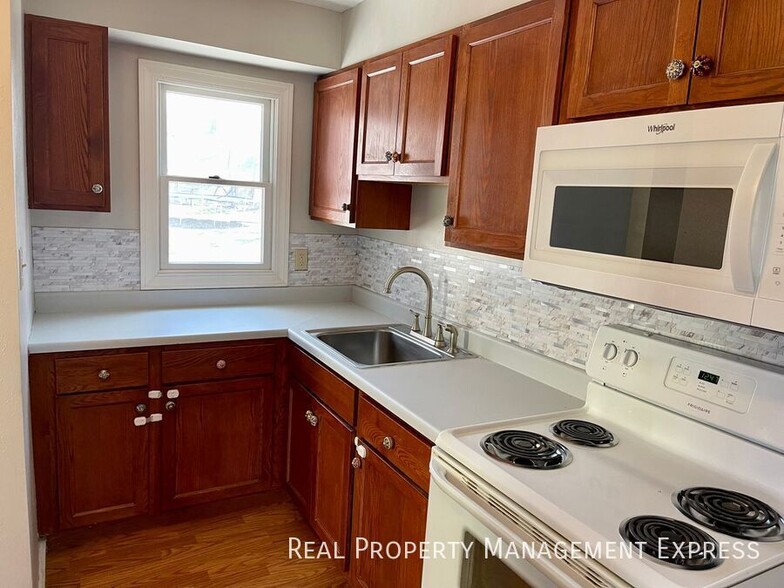 Building Photo - Beautiful 3 Bedroom Home in Southwest Siou...