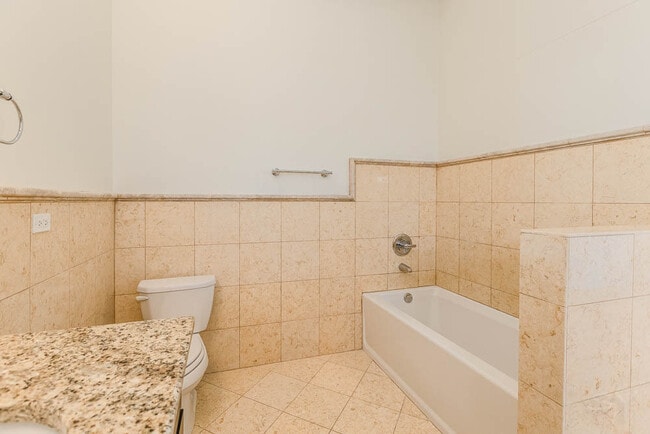 Building Photo - 4808 N Spaulding Ave