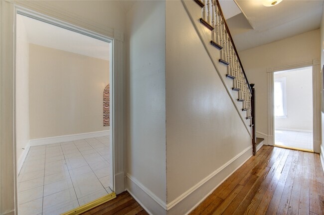 Building Photo - 1619 Ursuline St