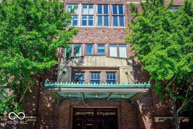 Building Photo - 430 N Park Ave