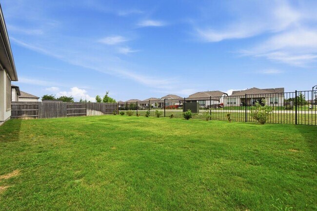 Building Photo - 513 Barnhill Lp