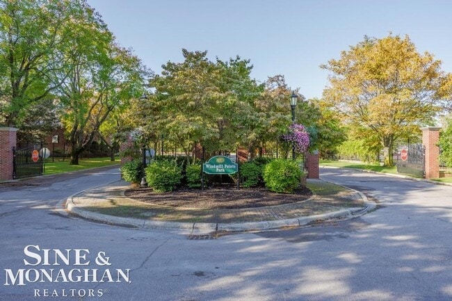 Building Photo - 744 Trombley Rd