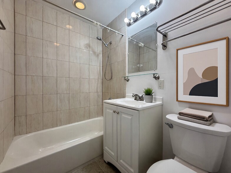 Building Photo - 418 2nd St