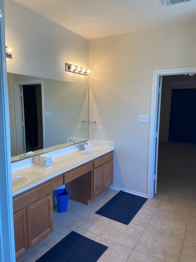 Building Photo - 18011 Rustic Brook Ct