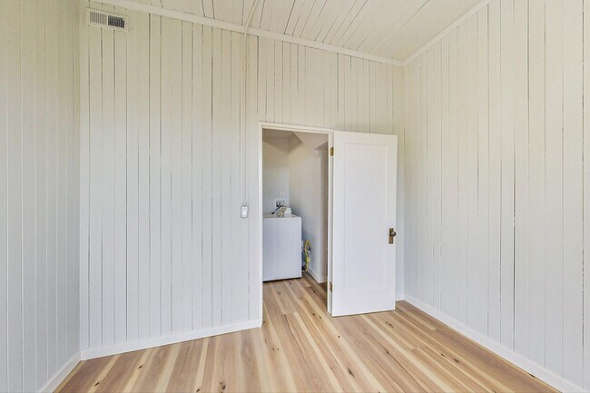 Building Photo - Introducing the Perfect Blend of Elegance and Comfort in San Francisco's Westwood Highlands!