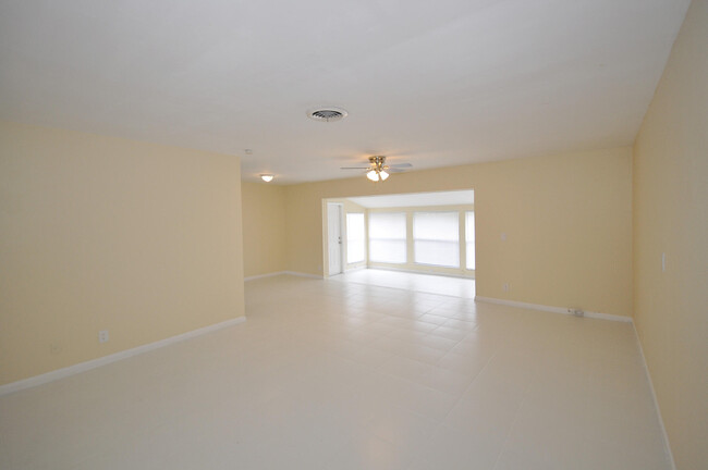 Building Photo - 1531 43rd St