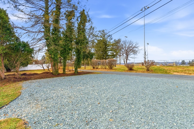 Building Photo - 707 Fairview Ave