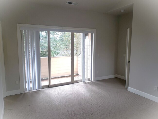 Building Photo - Modern Home in SW Portland