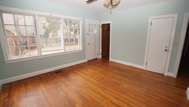 Building Photo - 14 Tallman St