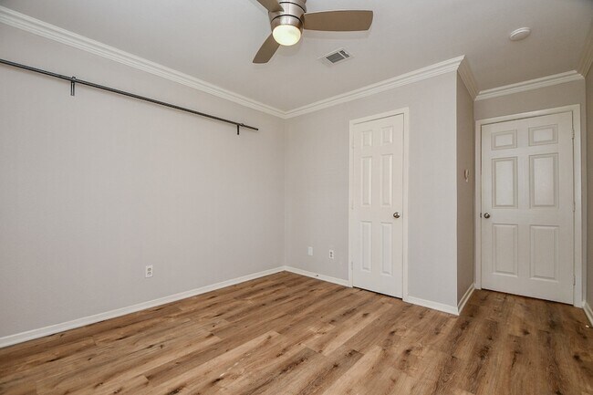 Building Photo - 10706 Inwood Dr