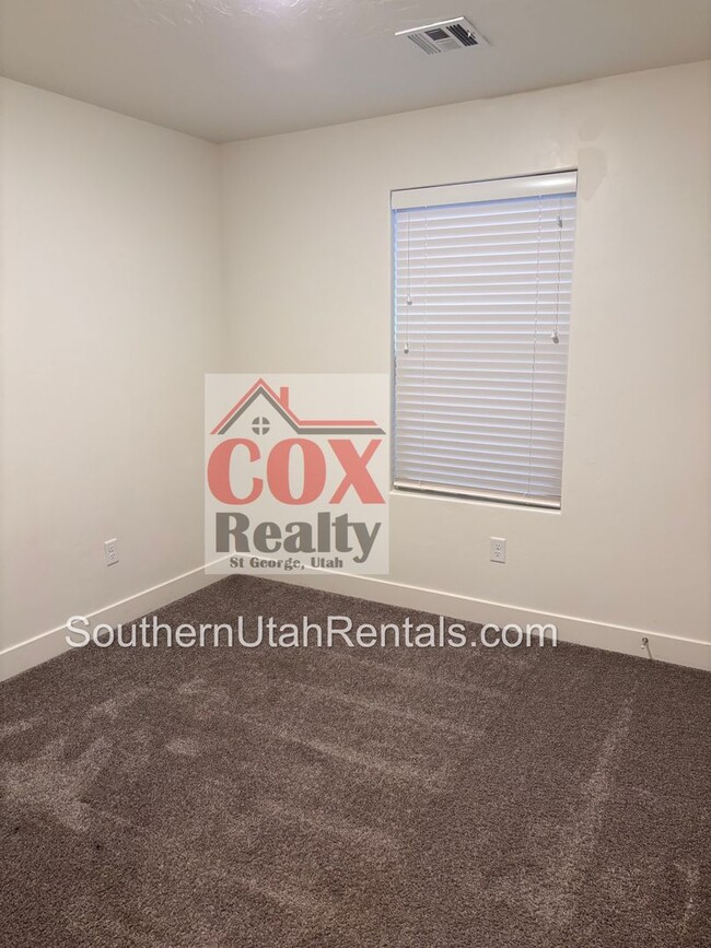 Building Photo - Wonderful Desert Canyon 4 bed | 2.5 bath |...