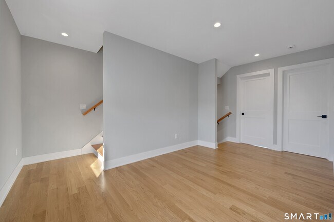 Building Photo - 20 Bouton St