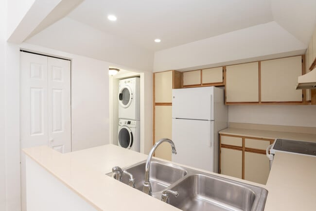 Building Photo - 4135 Palm Bay Cir